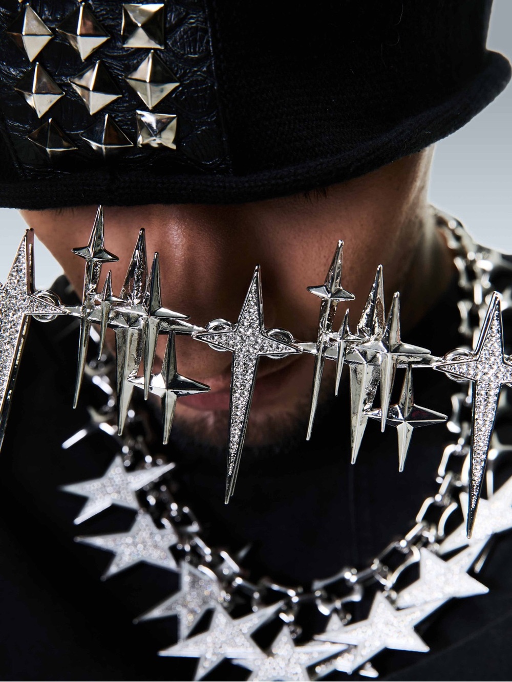 MATERIAL

Crafted from premium alloy with a double-layer plated finish. Star ele